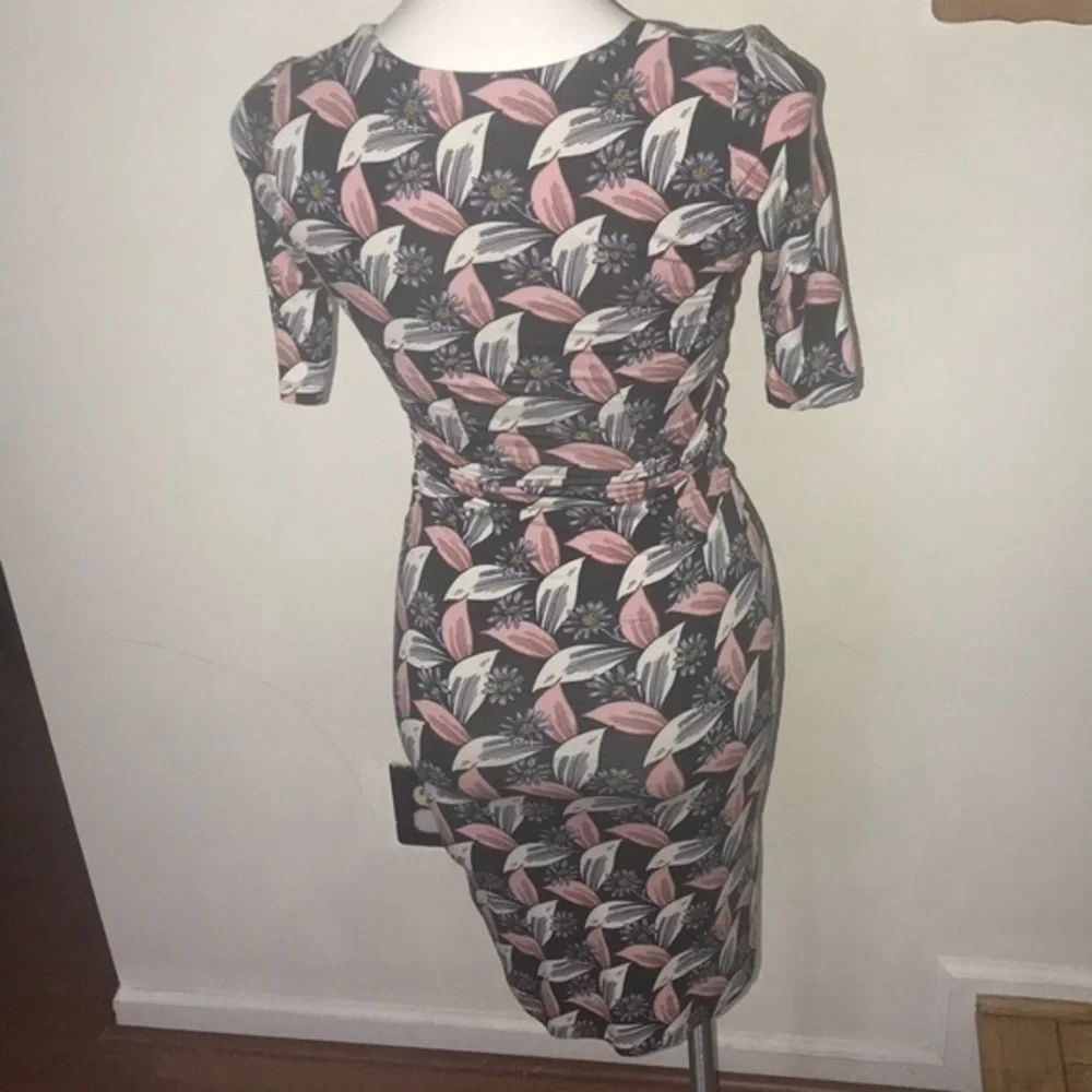 Boden form fitting dress size 2R UK 6R